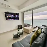 1PE-AL Apartamento de 1 alcoba frente al mar con Aire acondicionado, Piscina y Wifi