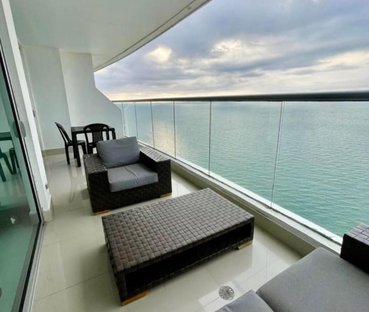 Apartamento 1pe-al De 1 Alcoba Frente Al Mar Con Aire Acondicionado, Piscina Y Wifi
